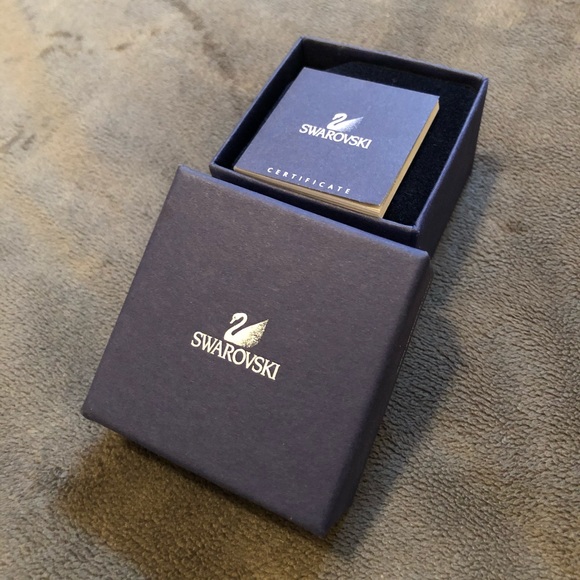 Swarovski heart and butterfly crystal necklace - Picture 2 of 8